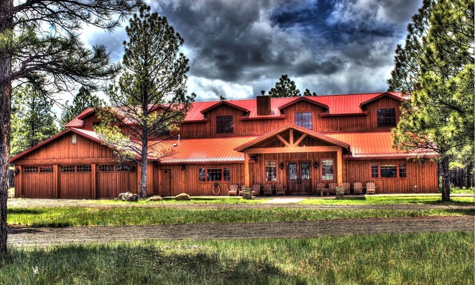 Lakeside Cabin | Rustic Luxurious Lodge in Arizona's White Mountains