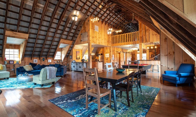 Gnaw Bone House | Rustic meets industrial: pet-friendly barn with near Nashville, Indiana!
