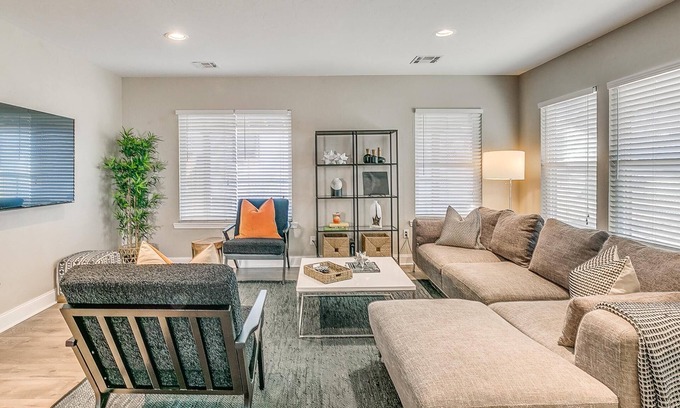 Central Oklahoma City House | *Rustic Modern 4 Bed/3 Full Bath/2 Living Rms w Wifi & 5 Smart TVs*