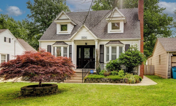 Springfield House | Rustic Ozarks Bungalow*Parking*Fenced Yard