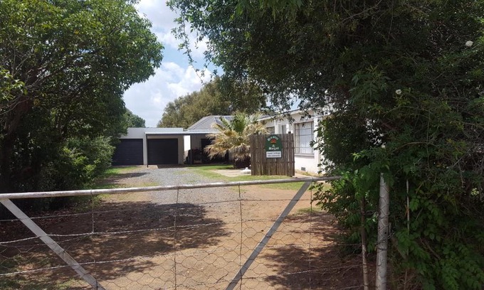 Smithfield Apartment | Rustic & Regal