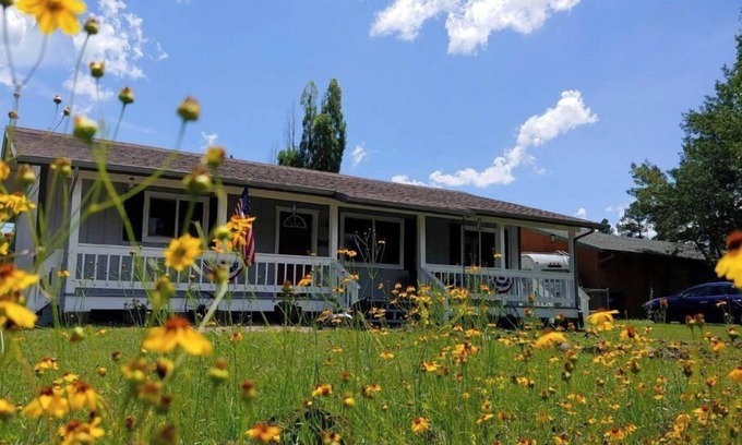 Pinetop Cottage | "Rustic Retreat" Escape To The "White Mountains" of Pinetop, Arizona