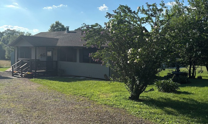 Urbana House | Rustic Roost Retreat, petfriendly, small town, lake river conservation area near