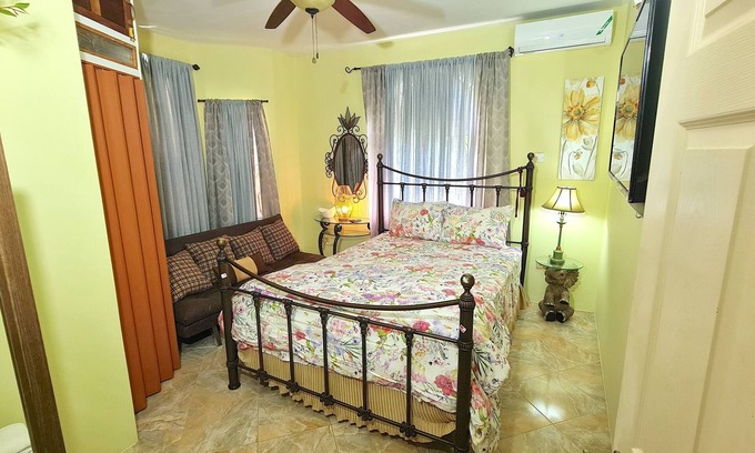 Montego Bay Apartment | Rustic self-contained centrally-located city apartment with modern conveniences