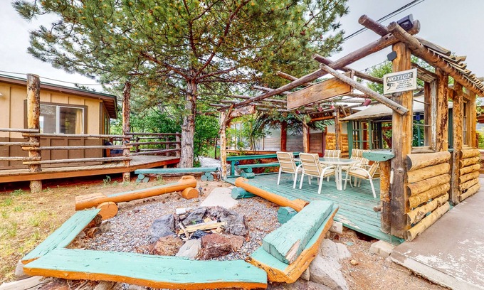 Cedaredge Cabin | Rustic studio with marvelous mountain views