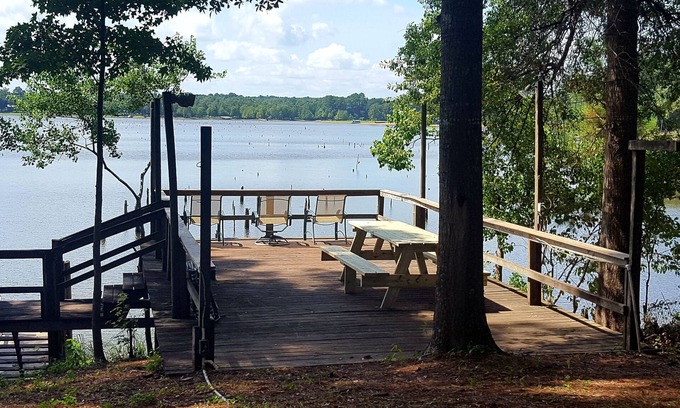 Hemphill House | Rustic Waterfront Cabin on Toledo Bend Lake