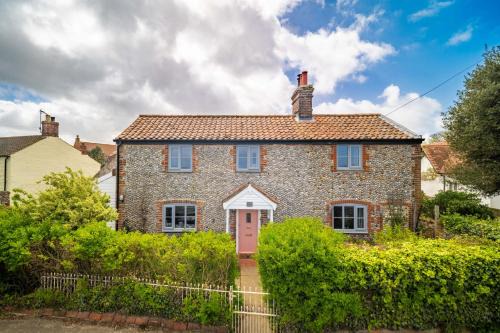 Bacton House | Ruthie Cottage by Big Skies Cottages