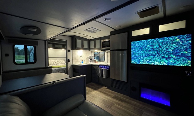 Palmer House | RV in Downtown Palmer, Close to Everything, Fiber-Fed WiFi