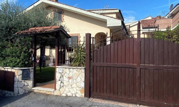 Marco Simone Apartment | Ryder Cup, Jubilee 2025, Tivoli thermal baths and Villa Adriana. Metro B a few kilometers away.