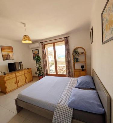 Valras-Plage Apartment | Séjour à Valras T1 Vue sur Mer - 50m centre et mer