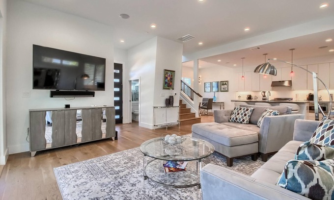 South Lamar House | S. Lamar - Displaced Local Residents, Remodels, Relocations & Waiting To Buy!