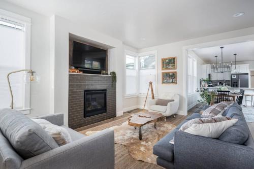Century West House | S'More Bend home