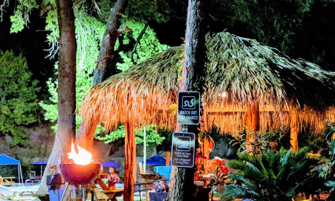 Prairie Lea House | #S Son's Blue River Camp - Glamping Cabin w/2 Queen Beds