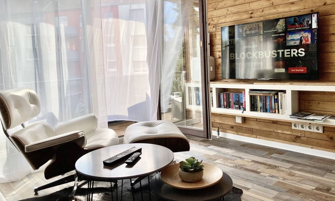 Mitte Apartment | Saarpartments, near main station -2 bedrooms, kitchen, bathroom, balcony, workation (parking opt)