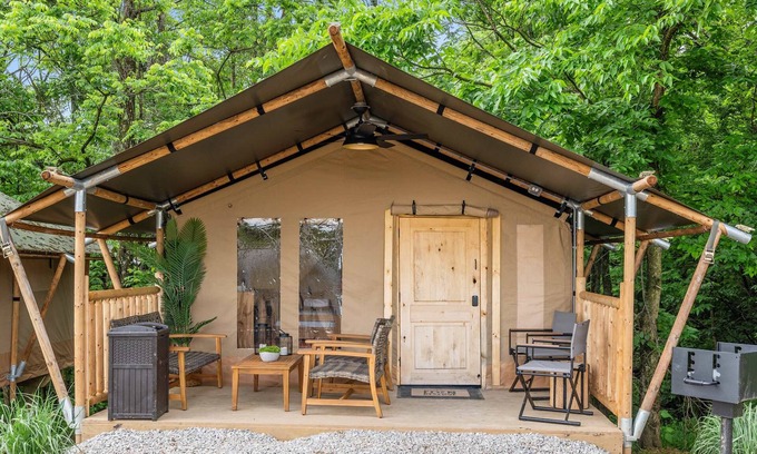 Williamstown RV Rental | Safari Tent D at Eden Reserve - Near Ark