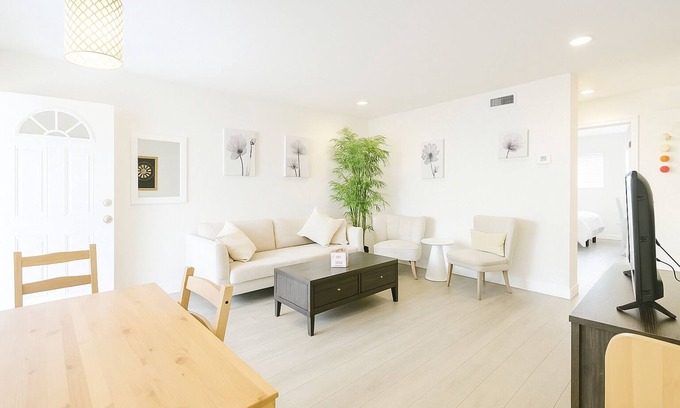 Sunnyvale West Apartment | Safe 2BR Apt w/AC/Washer/Dryer/EV on 1F-Sunnyvale