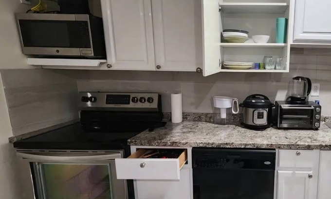 Harrison Condo | Safe Comfortable NYC & Jersey City tourist friendly Home you want to stay in!