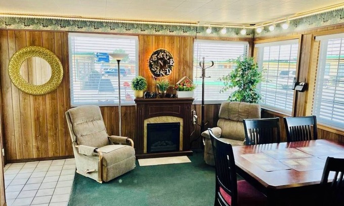 Moses Lake Hotel | Sage N Sand Motel