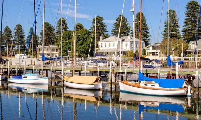 Port Fairy Villa | Sails - Elegant, spacious beach villa