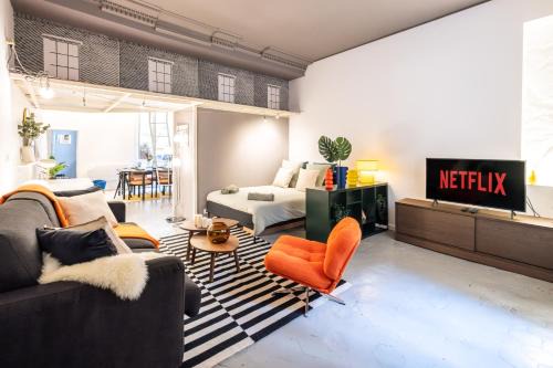 Les Halles Apartment | Saint-Honore - Art Deco Flat - Sleeps 5P