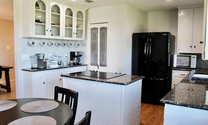 Myra House | Saint Jo Retreat with Pool, Hot Tub, & Scenic Views - Near Winery