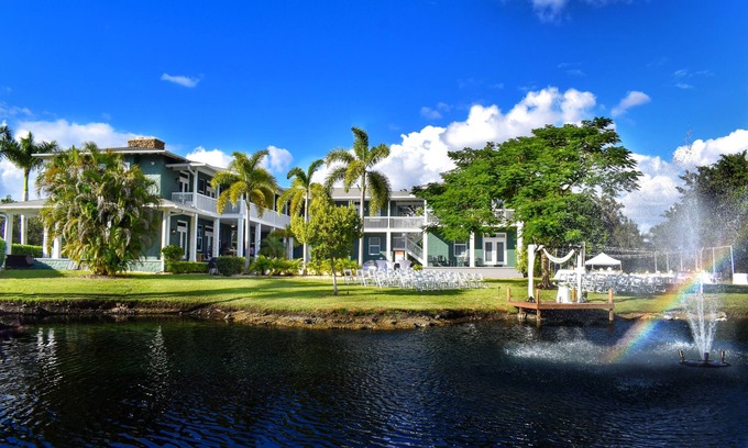 Davie House | Saint Patrick Palace - Wedding-Ready Luxury Estate w/Pool & Guest Cottage
