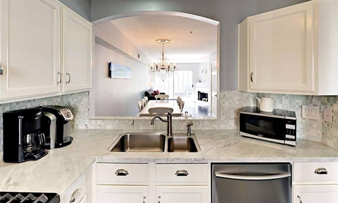 Carpinteria Cottage | ★SALE★3BD2BA Carpinteria ★Walk to Downtown & Beach