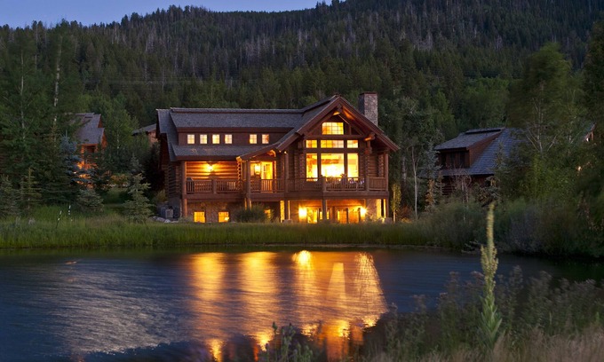 Victor House | Salmonfly Lodge. High-end Luxury Teton Springs Log Cabin in Victor. A/C