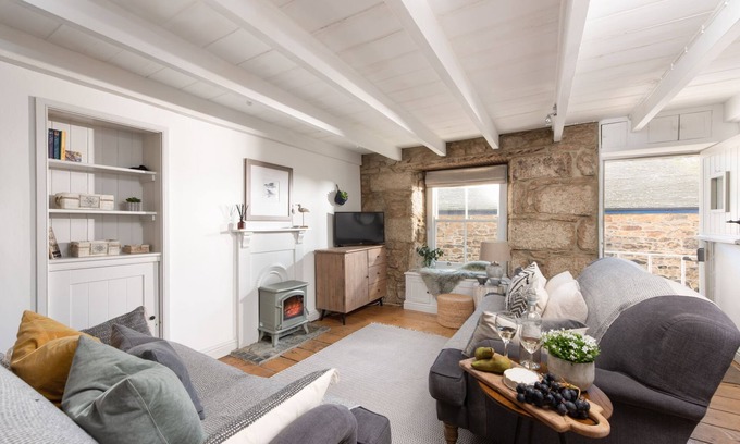 Mousehole House | Salt Loft - a house that sleeps 4 guests in 2 bedrooms