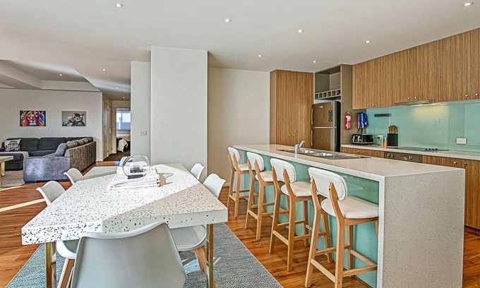 Cowes Apartment | Saltwater Haven - Sleeps 8