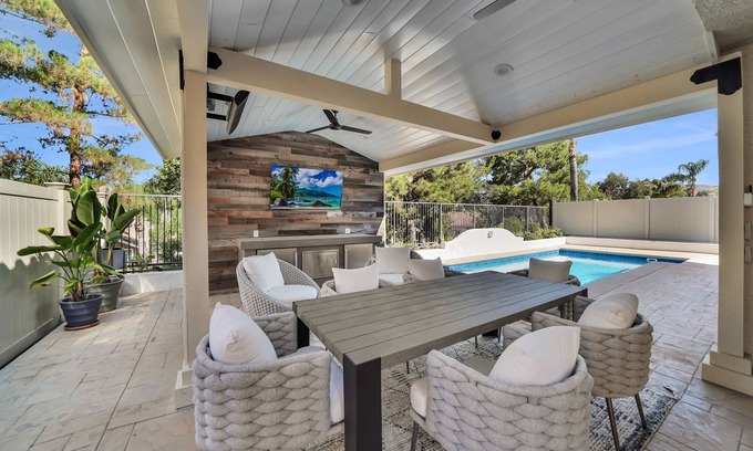 San Clemente House | Saltwater POOL! Close to Beach! Shopping! Family Friendly Play Park-Flora Vista