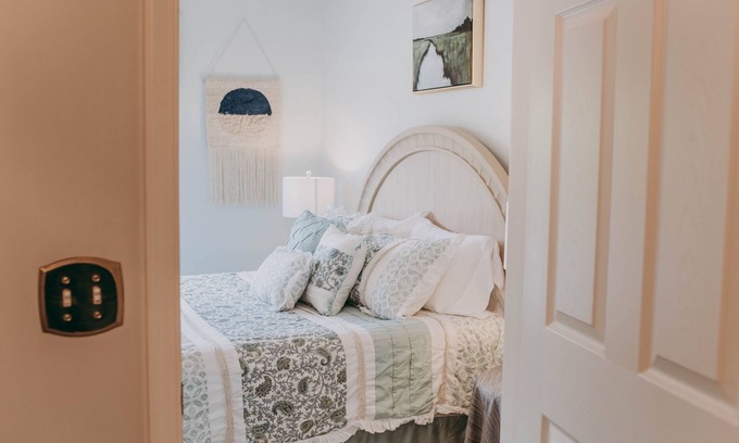 Lewes Villa | Salty Dog's Surf Shanty (Pet Friendly W/ Pool!)