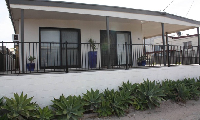 Warrenben House | Salty Verandah - Perfect position in the Original Township