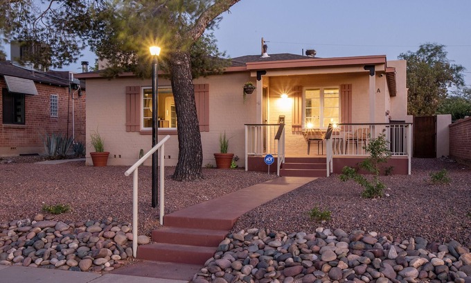 Sam Hughes House | Sam Hughes Bungalows - A - Walkable to the U of A. Historical Yet Updated!
