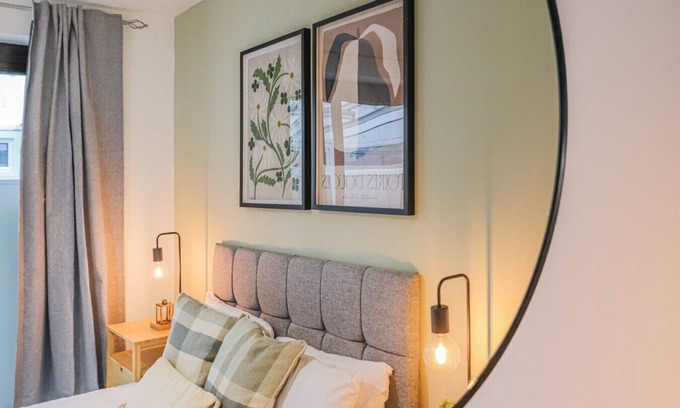 Whitchurch House | Samantha Suite | City 2BR Bungalow Free Parking Garden & WIFI