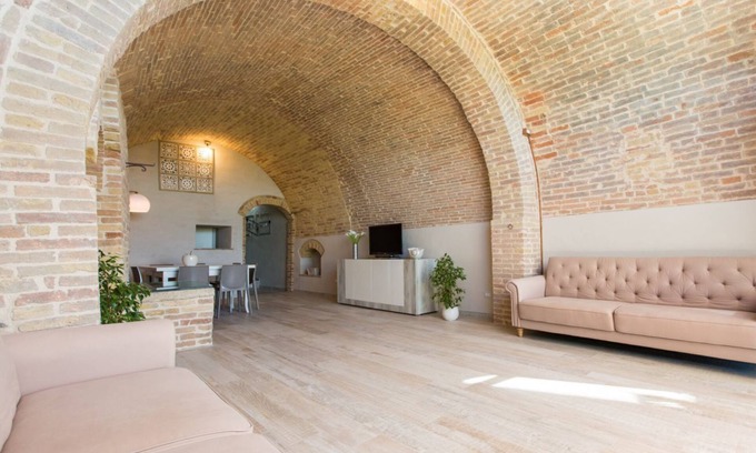 San Gimignano City Centre Apartment | San Gimignano Town Garden - 8 pax