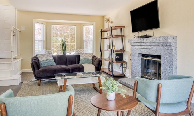 Almaden House | San José 3BR Home 12 minutes from IBM