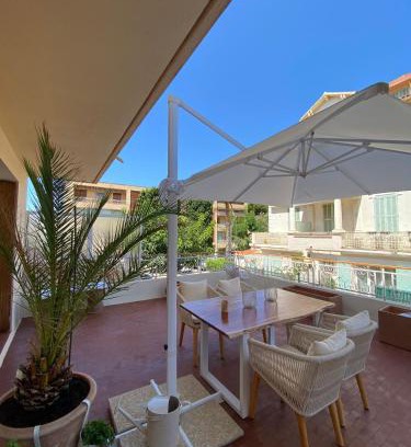 Sanary-sur-Mer Apartment | Sanary- La vie est belle- Centre Ville 2 minutes à pied- Plage 5 minutes