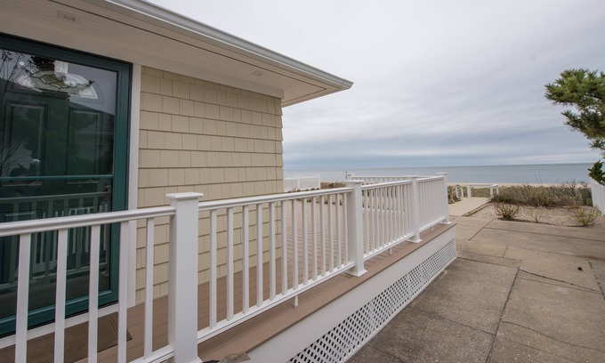 Mattituck House | Sand Dollar Beach House:North Fork,Vineyards,Farm Stands,Kayaks