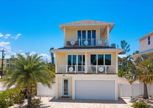 Englewood House | Sand Dollar Siesta-walk to beach less than 1 min!