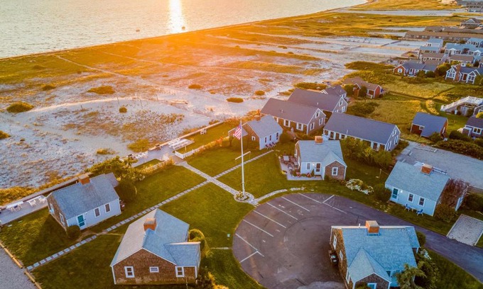 North Truro House | Sandbars Inn - Beachside Cottage