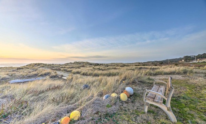 Waldport House | Sanderling Sea Cottages, Unit 2 Walk to Coast!