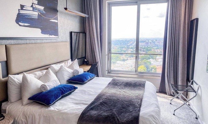 Sandown Apartment | SandtonCity-Apartment-Sleeps2-Pool-Parking
