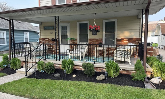 Sandusky House | Sandusky 4 BR, 2-bath home. 3.5 Mi from Cedar Point. 3.2 Mi to Sports Force.