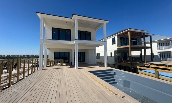 Southpointe House | Sandy Crax ~ 8 Bedroom ~ Private Pool ~ Sleeps 26