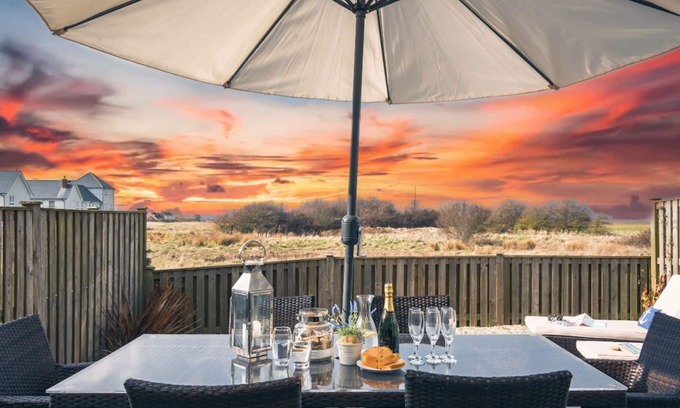 Camber Cottage | Sandy Feet - a cottage that sleeps 6 guests in 3 bedrooms