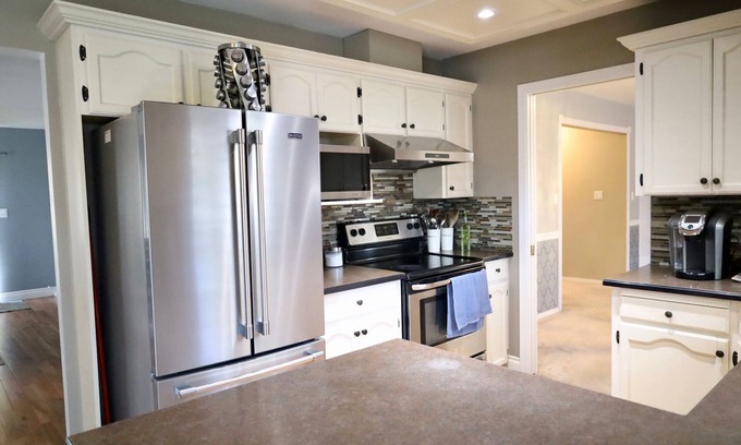 Upper Ten Oaks House | Sandy Hill Retreat - 3 Bedroom + Den, 2 Bath House with Fitness Equipment