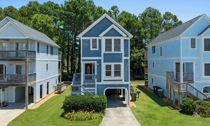 Corolla Light House | Sandy Paws: Dogs Allowed | Private Hot Tub