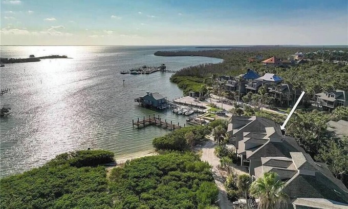 Safety Harbor Club House | Sandy Toes Villa - North Captiva