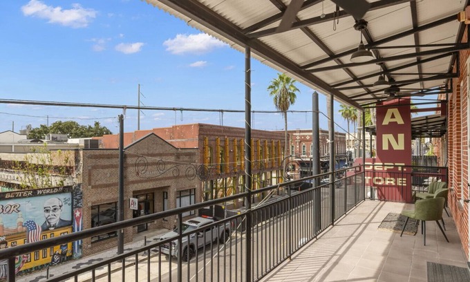 Historic Ybor Apartment | Sangria Suite - Ybor City